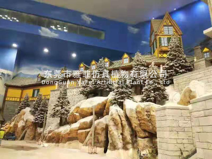 重庆融创·雪世界高5米仿真雪松装饰案例01.jpg
