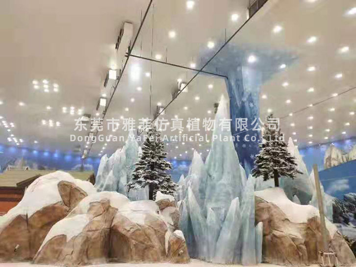 重庆融创·雪世界高5米仿真雪松装饰案例03.jpg