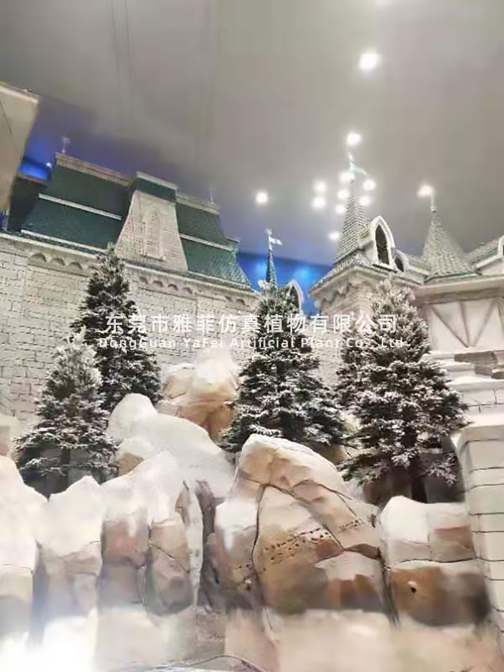 重庆融创·雪世界高5米仿真雪松装饰案例04.jpg