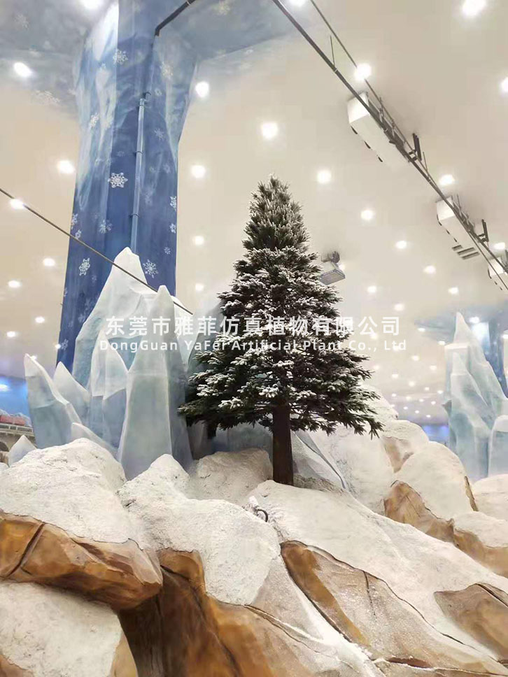 重庆融创·雪世界高5米仿真雪松装饰案例06.jpg